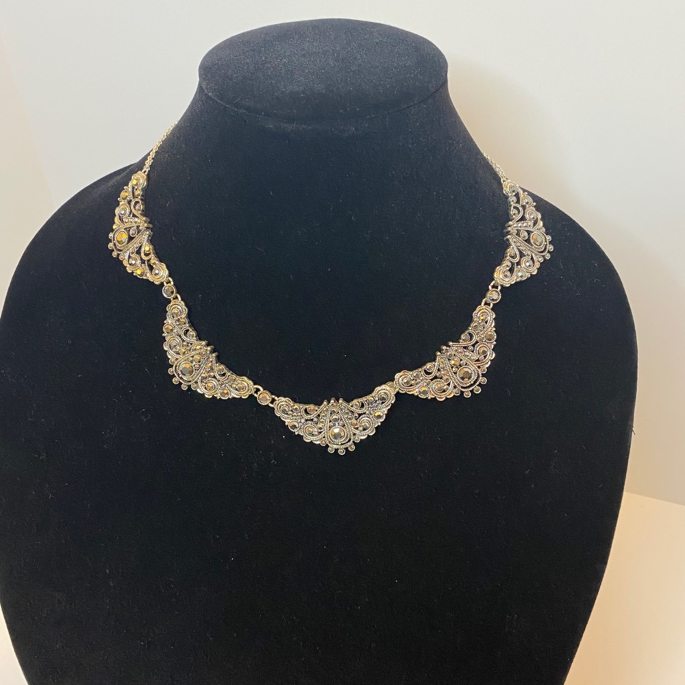 Vintage inspired silver toned necklace